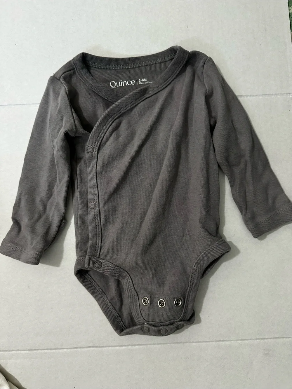 QUINCE Bundle of 2 100% Organic Cotton Kimono Baby Bodysuits 3-6M